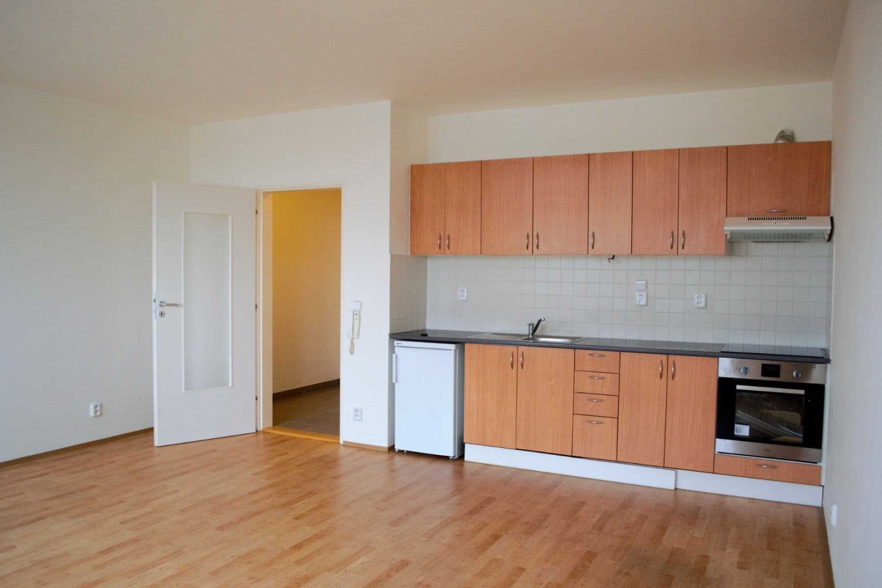 Pronájem bytu 1+kk 35 m², Sluneční náměstí, Praha, Praha Pronájem bytu 1+kk 35 m², Sluneční náměstí, Praha, Praha