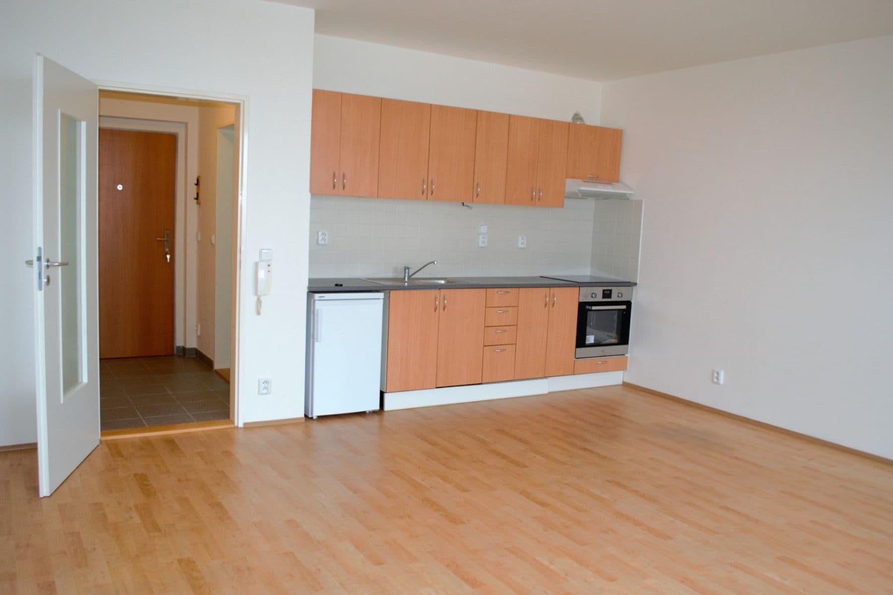 Pronájem bytu 1+kk 35 m², Sluneční náměstí, Praha, Praha Pronájem bytu 1+kk 35 m², Sluneční náměstí, Praha, Praha