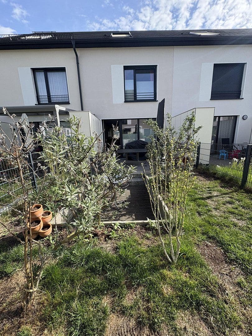 Prodej domu 145 m², pozemek 144 m², Helmut-Schmidt-Ring, Röthenbach an der Pegnitz, Bavorsko Prodej domu 145 m², pozemek 144 m², Helmut-Schmidt-Ring, Röthenbach an der Pegnitz, Bavorsko