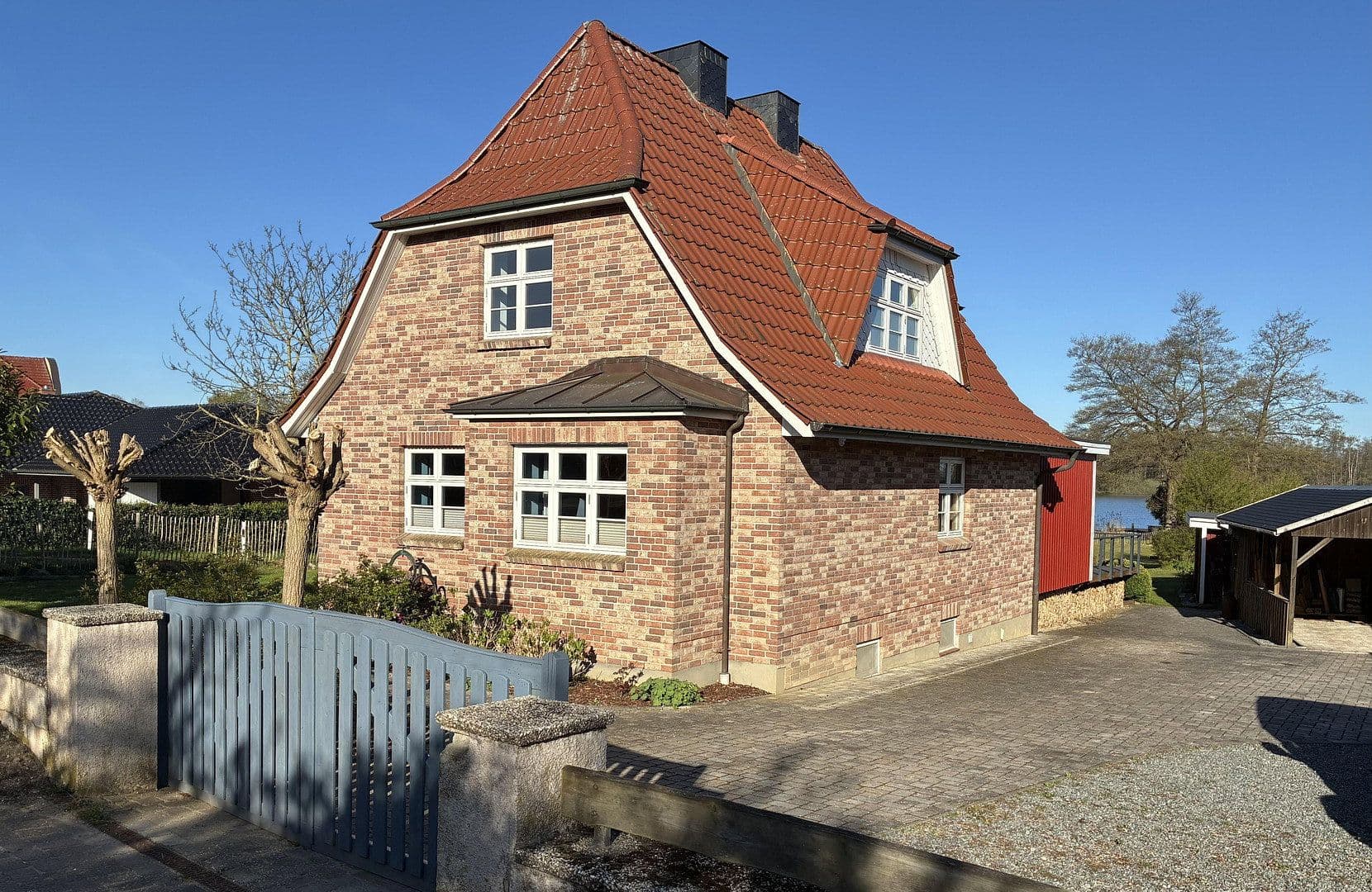 Prodej domu 186 m², pozemek 1.762 m², Bosau, Šlesvicko-Holštýnsko Prodej domu 186 m², pozemek 1.762 m², Bosau, Šlesvicko-Holštýnsko