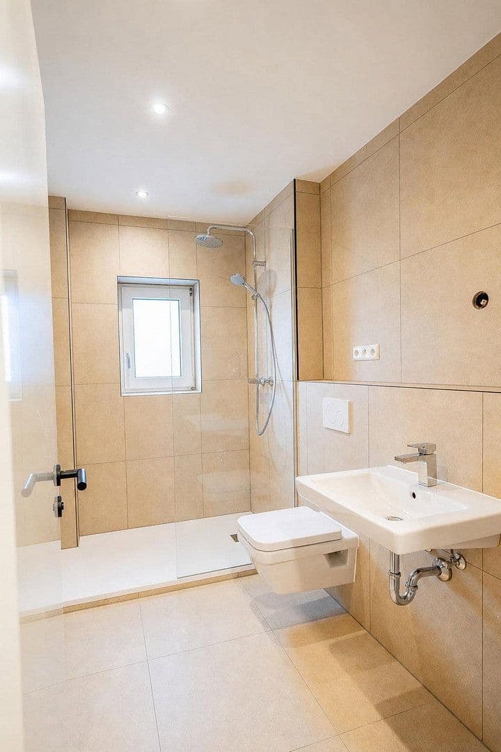 Prodej domu 140 m², pozemek 131 m², Hollerstraße 12, Koblenz, Porýní-Falc Prodej domu 140 m², pozemek 131 m², Hollerstraße 12, Koblenz, Porýní-Falc