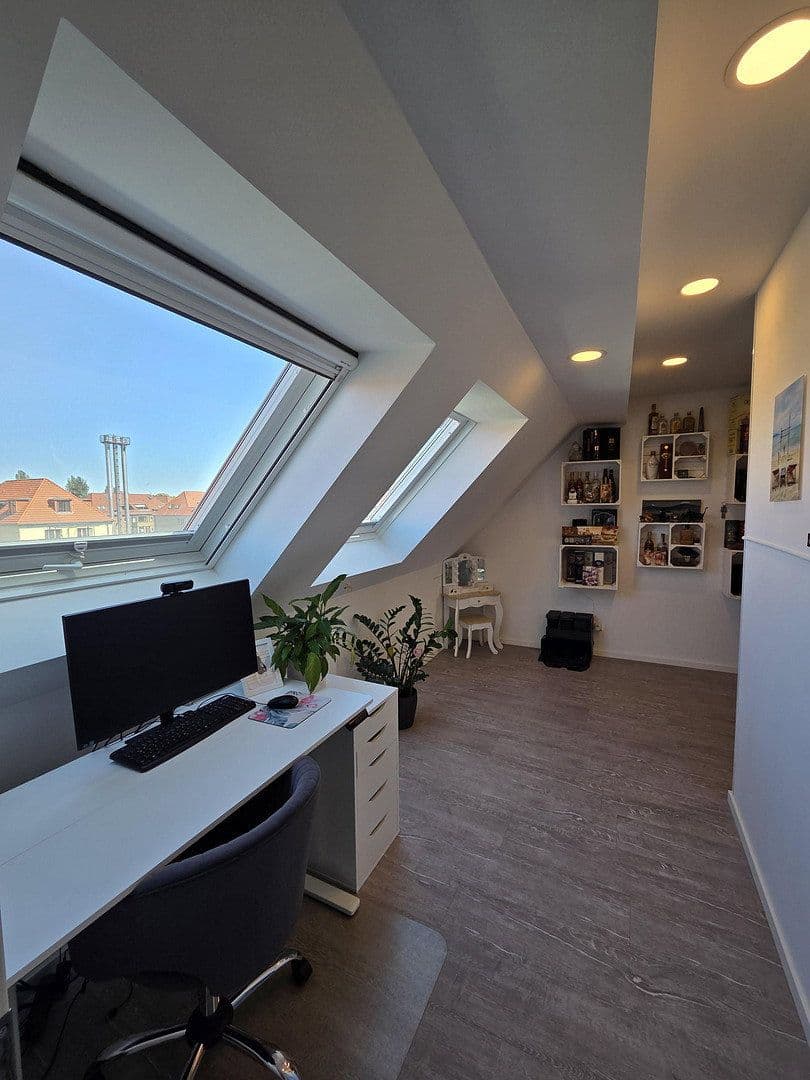Prodej bytu 3+1 99 m², Tangermünder Weg 18, Berlin, Berlín Prodej bytu 3+1 99 m², Tangermünder Weg 18, Berlin, Berlín
