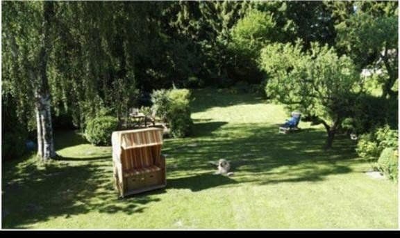 Prodej domu 220 m², pozemek 1.117 m², Hofholzallee 126, Kiel, Šlesvicko-Holštýnsko Prodej domu 220 m², pozemek 1.117 m², Hofholzallee 126, Kiel, Šlesvicko-Holštýnsko