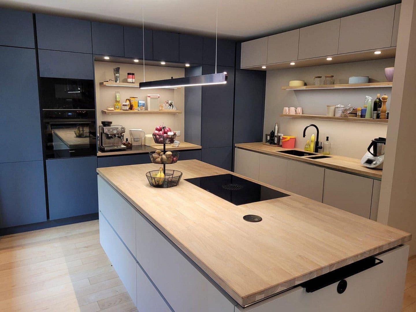 Prodej domu 220 m², pozemek 1.117 m², Hofholzallee 126, Kiel, Šlesvicko-Holštýnsko Prodej domu 220 m², pozemek 1.117 m², Hofholzallee 126, Kiel, Šlesvicko-Holštýnsko