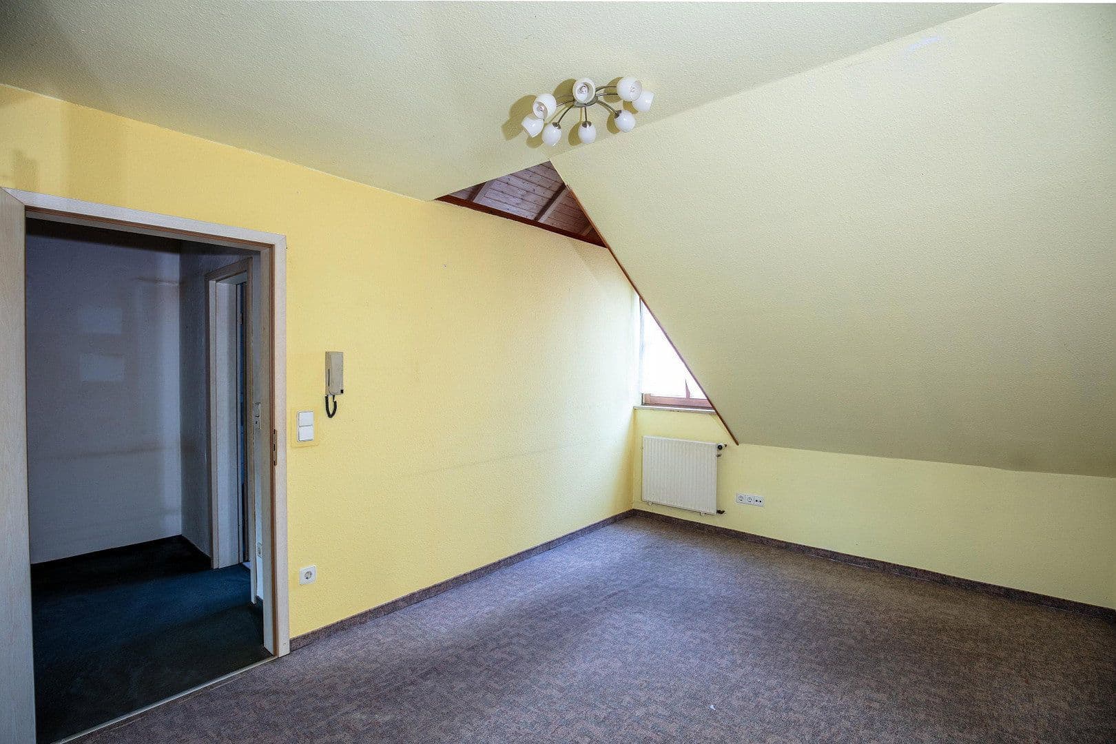 Prodej domu 135 m², pozemek 325 m², Schulstraße 20e, Großheirath, Bavorsko Prodej domu 135 m², pozemek 325 m², Schulstraße 20e, Großheirath, Bavorsko