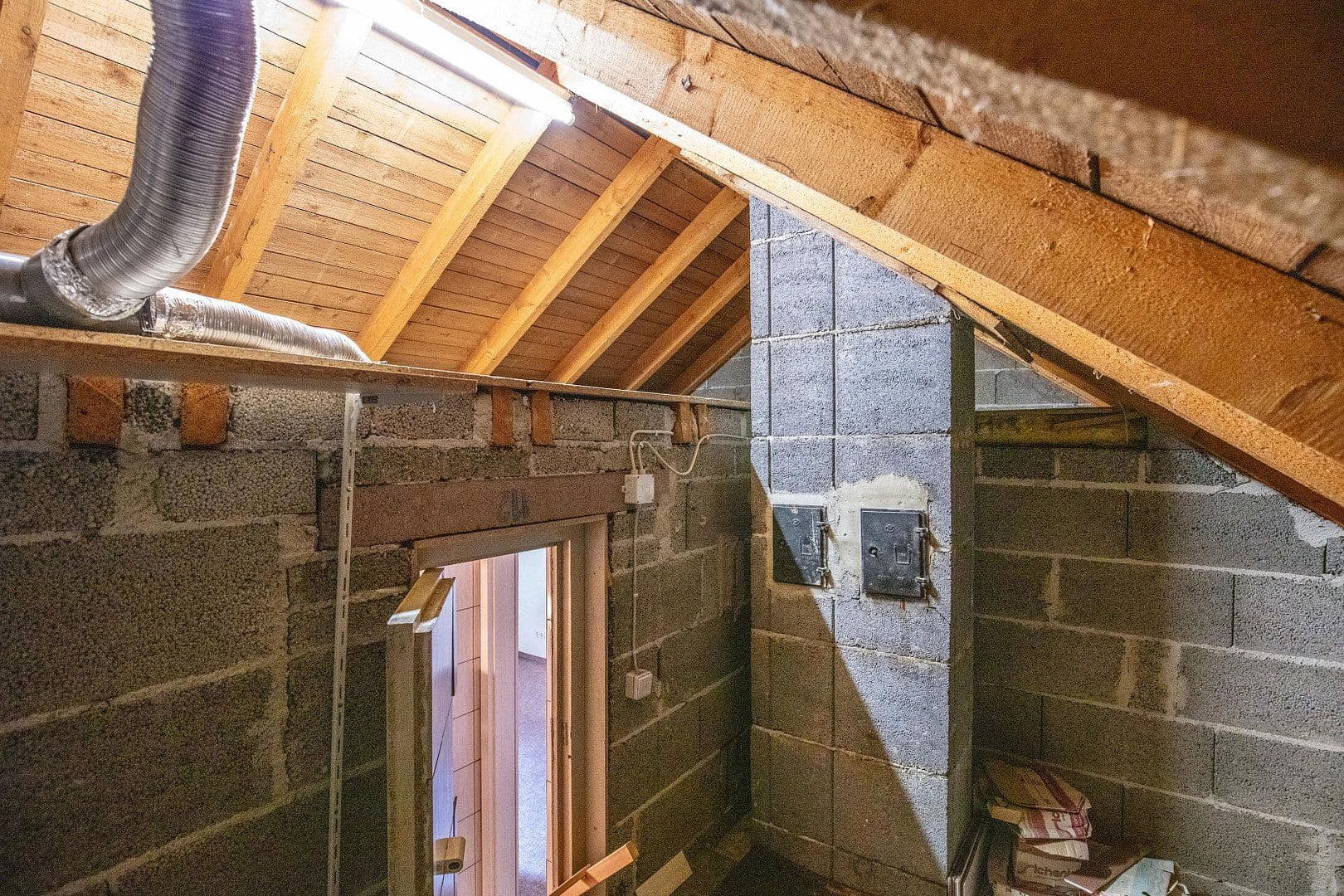 Prodej domu 135 m², pozemek 325 m², Schulstraße 20e, Großheirath, Bavorsko Prodej domu 135 m², pozemek 325 m², Schulstraße 20e, Großheirath, Bavorsko