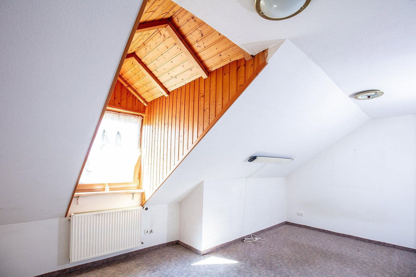 Prodej domu 135 m², pozemek 325 m², Schulstraße 20e, Großheirath, Bavorsko Prodej domu 135 m², pozemek 325 m², Schulstraße 20e, Großheirath, Bavorsko