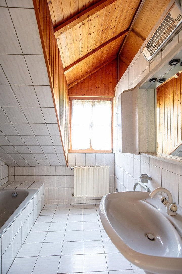 Prodej domu 135 m², pozemek 325 m², Schulstraße 20e, Großheirath, Bavorsko Prodej domu 135 m², pozemek 325 m², Schulstraße 20e, Großheirath, Bavorsko