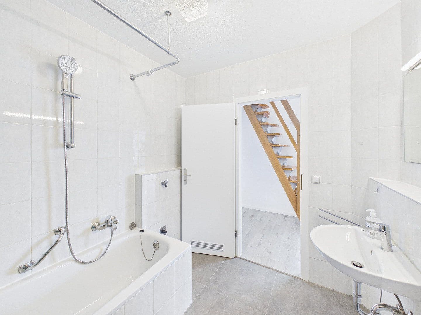 Pronájem bytu 2+1 72 m², Michaelstraße 123, Schwäbisch Hall, Bádensko-Württembersko Pronájem bytu 2+1 72 m², Michaelstraße 123, Schwäbisch Hall, Bádensko-Württembersko