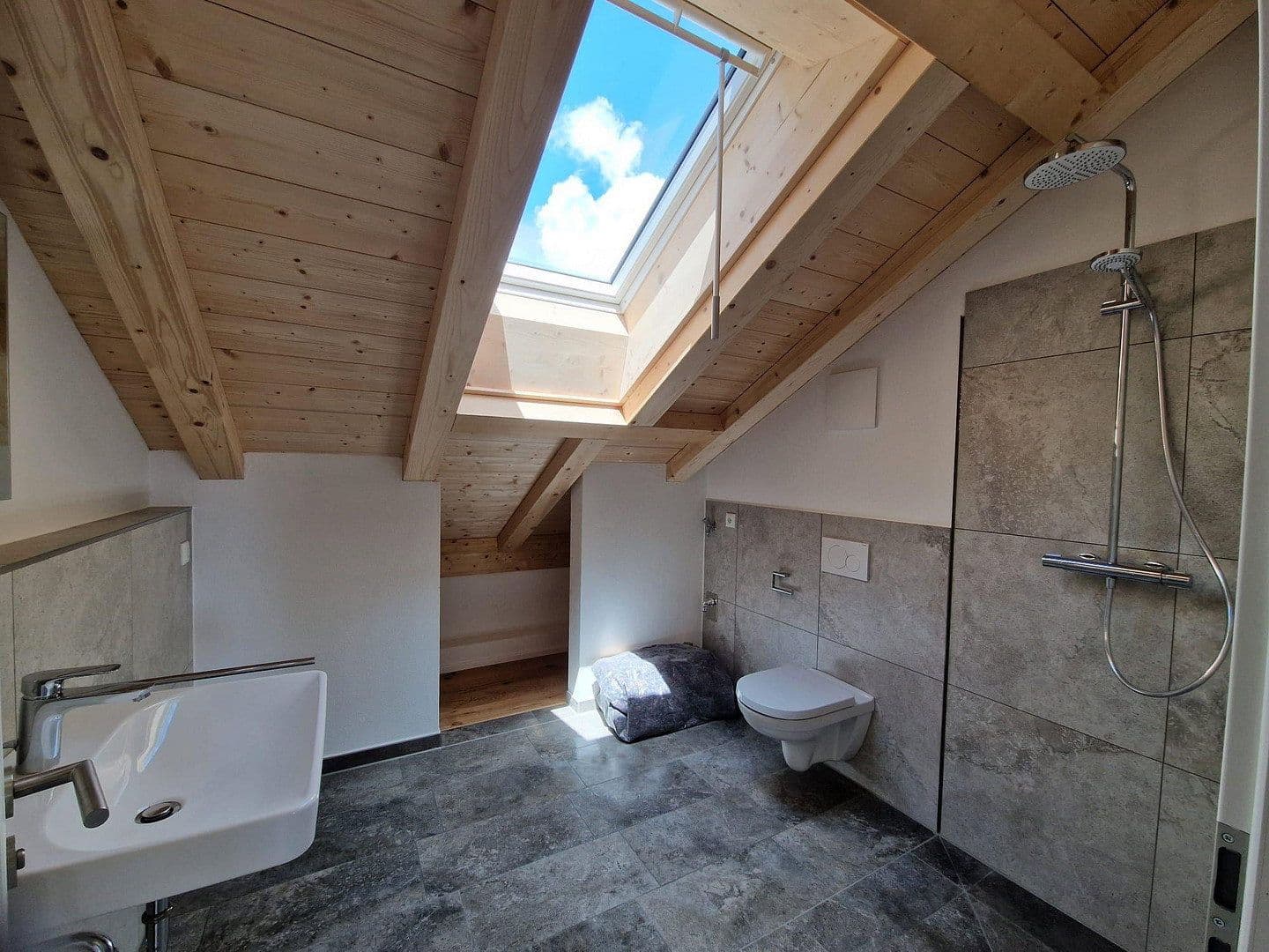 Pronájem bytu 4+1 140 m², Otto-Geist-Straße 17, Eiselfing, Bavorsko Pronájem bytu 4+1 140 m², Otto-Geist-Straße 17, Eiselfing, Bavorsko
