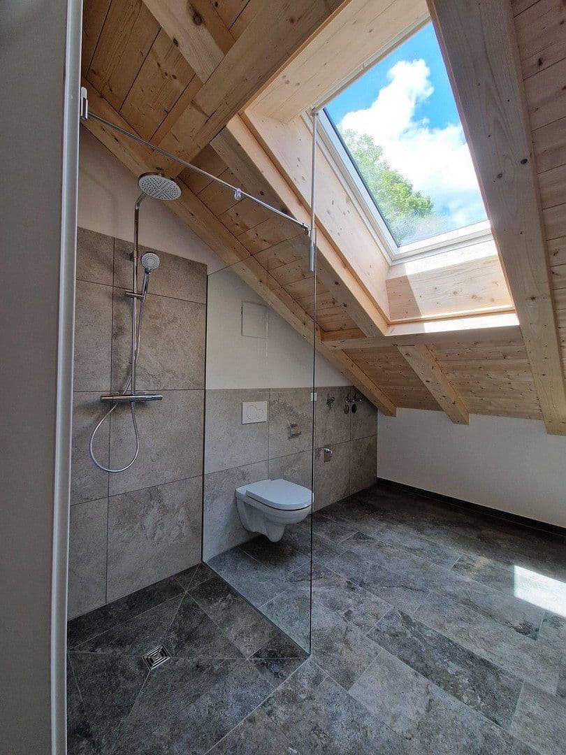 Pronájem bytu 4+1 140 m², Otto-Geist-Straße 17, Eiselfing, Bavorsko Pronájem bytu 4+1 140 m², Otto-Geist-Straße 17, Eiselfing, Bavorsko