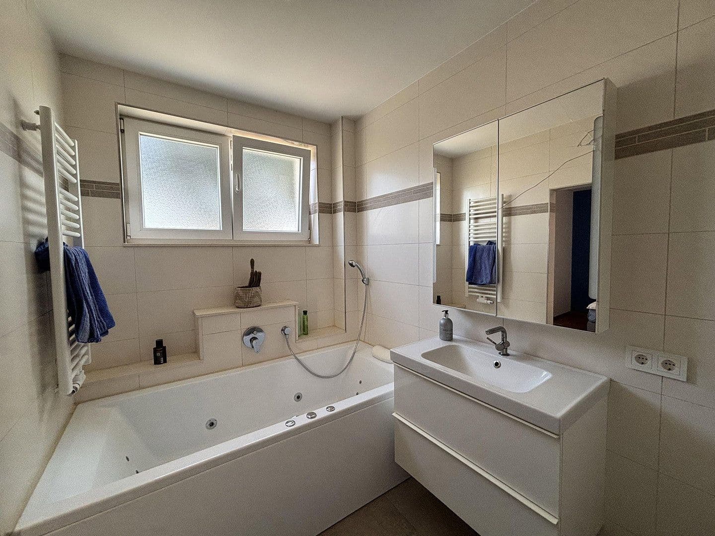Prodej domu 400 m², pozemek 1.000 m², Heusenstamm, Hessen Prodej domu 400 m², pozemek 1.000 m², Heusenstamm, Hessen