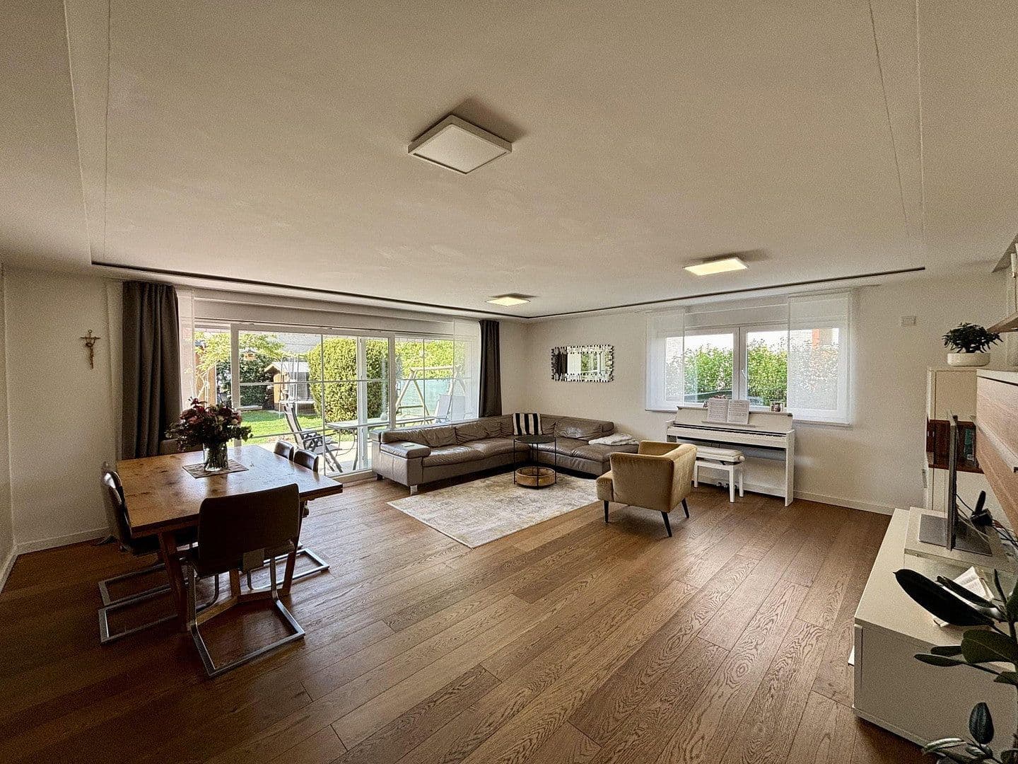 Prodej domu 400 m², pozemek 1.000 m², Heusenstamm, Hessen Prodej domu 400 m², pozemek 1.000 m², Heusenstamm, Hessen