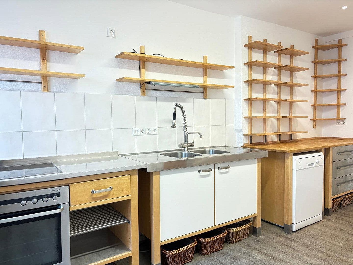 Pronájem domu 132 m², pozemek 25 m², Dietzenbach, Hessen Pronájem domu 132 m², pozemek 25 m², Dietzenbach, Hessen