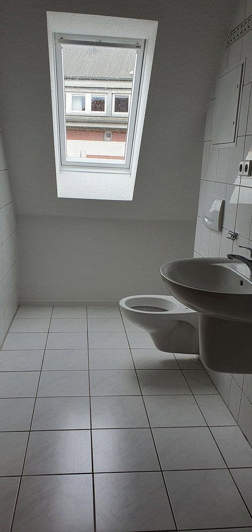 Pronájem bytu 3+1 58 m², Lobedanzgang 10, Schwerin, Mecklenburg-Vorpommern Pronájem bytu 3+1 58 m², Lobedanzgang 10, Schwerin, Mecklenburg-Vorpommern