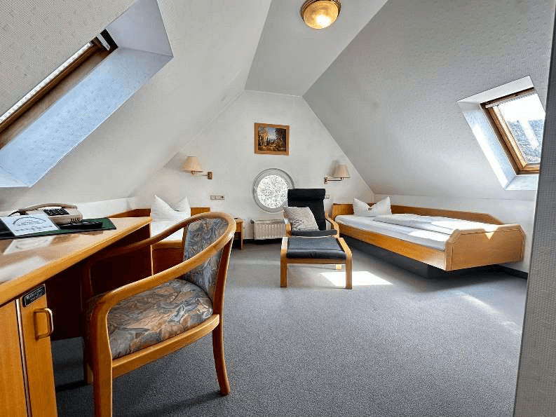 Prodej nebytového prostoru 1.960 m², Dingelstädter Str. 43, Heilbad Heiligenstadt, Durynsko Prodej nebytového prostoru 1.960 m², Dingelstädter Str. 43, Heilbad Heiligenstadt, Durynsko