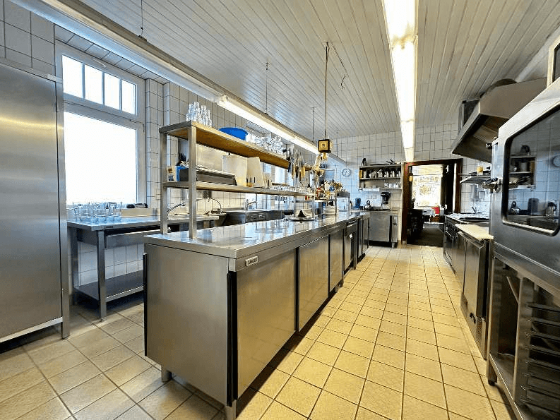 Prodej nebytového prostoru 1.960 m², Dingelstädter Str. 43, Heilbad Heiligenstadt, Durynsko Prodej nebytového prostoru 1.960 m², Dingelstädter Str. 43, Heilbad Heiligenstadt, Durynsko