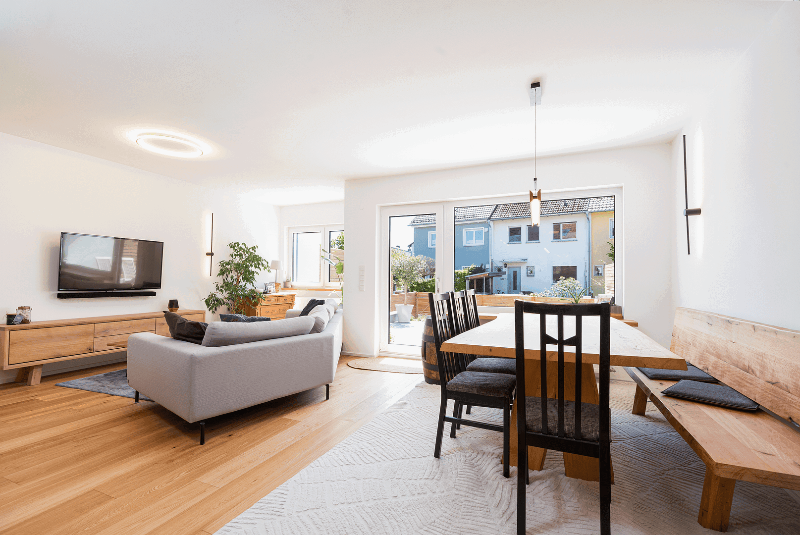 Prodej domu 149 m², pozemek 180 m², Erlangen, Bavorsko Prodej domu 149 m², pozemek 180 m², Erlangen, Bavorsko