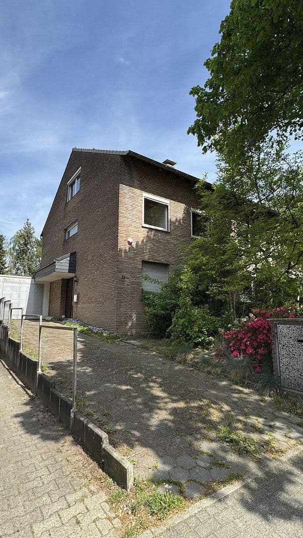 Prodej domu 214 m², pozemek 424 m², Schmachtenbergstraße 23, Essen, Severní Porýní-Vestfálsko Prodej domu 214 m², pozemek 424 m², Schmachtenbergstraße 23, Essen, Severní Porýní-Vestfálsko