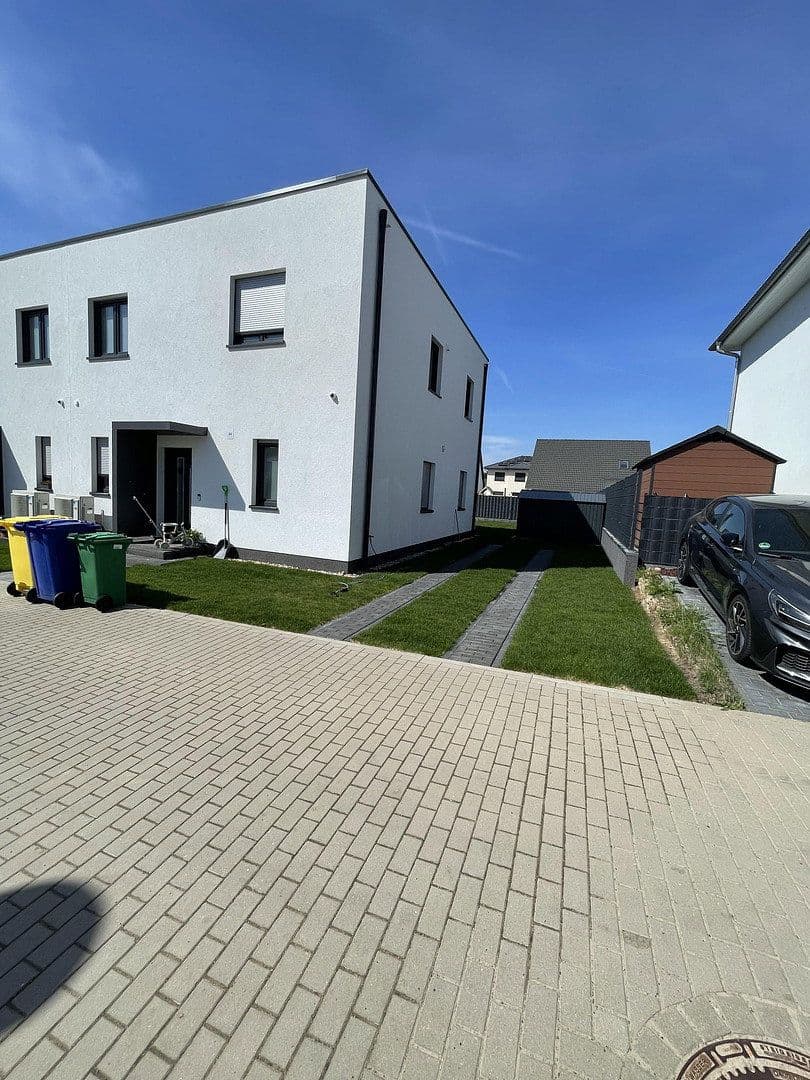 Pronájem domu 130 m², pozemek 300 m², Burgundstraße 22, Ludwigsfelde, Braniborsko Pronájem domu 130 m², pozemek 300 m², Burgundstraße 22, Ludwigsfelde, Braniborsko
