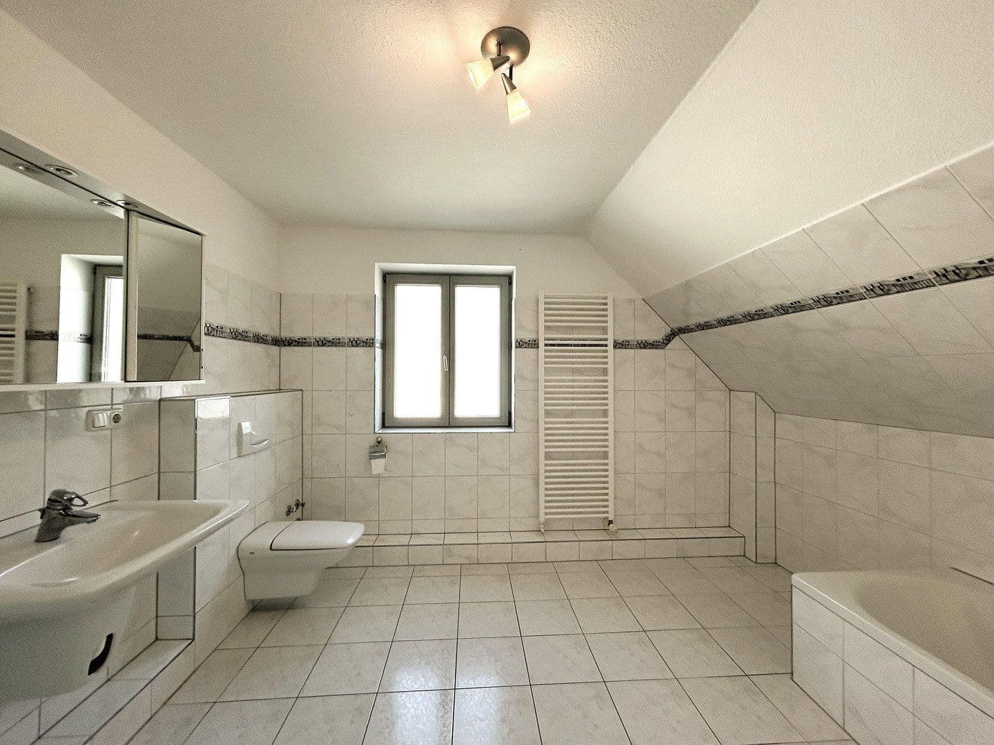 Prodej domu 324 m², pozemek 1.111 m², Mönkeberg, Šlesvicko-Holštýnsko Prodej domu 324 m², pozemek 1.111 m², Mönkeberg, Šlesvicko-Holštýnsko