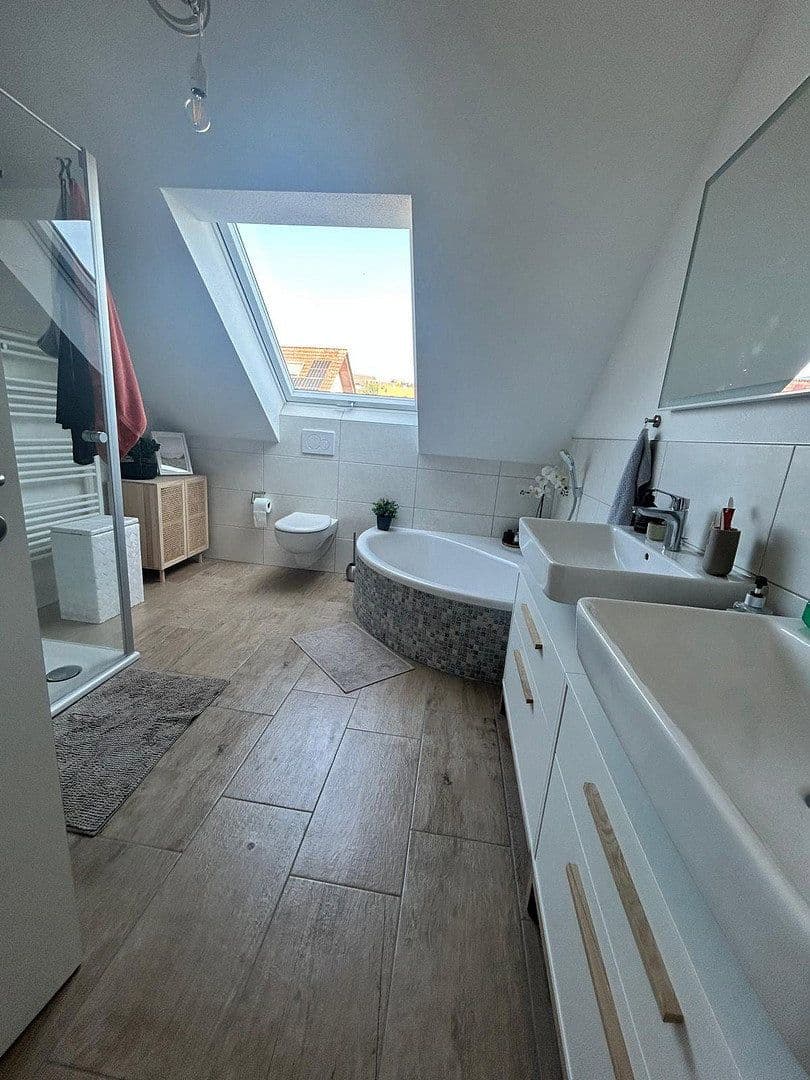 Pronájem domu 144 m², pozemek 269 m², Haibach, Bavorsko Pronájem domu 144 m², pozemek 269 m², Haibach, Bavorsko