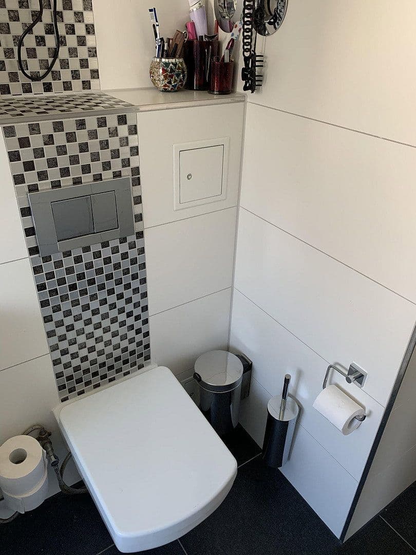 Pronájem bytu 4+1 97 m², Glaserstr. 11, Frankfurt am Main Oberrad, Hessen Pronájem bytu 4+1 97 m², Glaserstr. 11, Frankfurt am Main Oberrad, Hessen