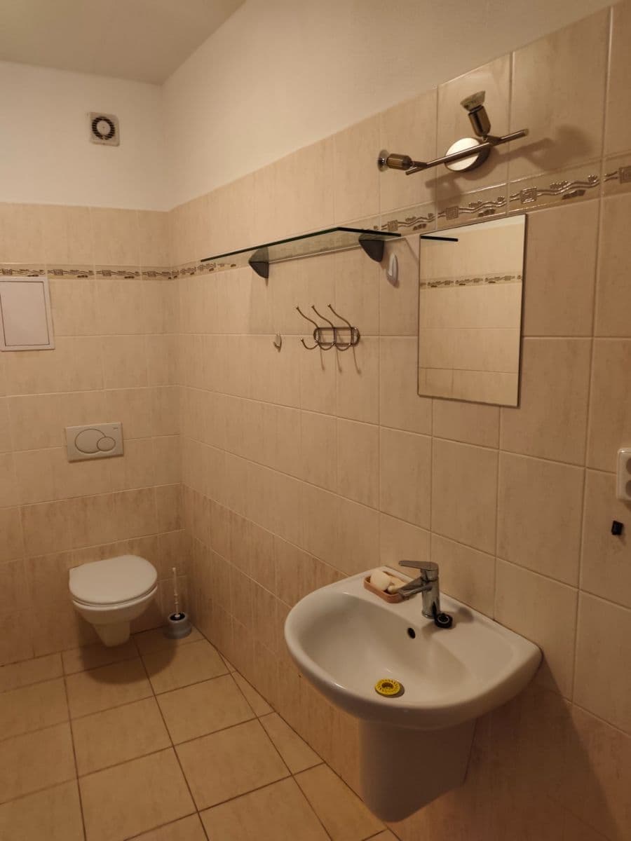Pronájem bytu 1+kk 36 m², Resselovo náměstí, Chrudim, Pardubický kraj Pronájem bytu 1+kk 36 m², Resselovo náměstí, Chrudim, Pardubický kraj