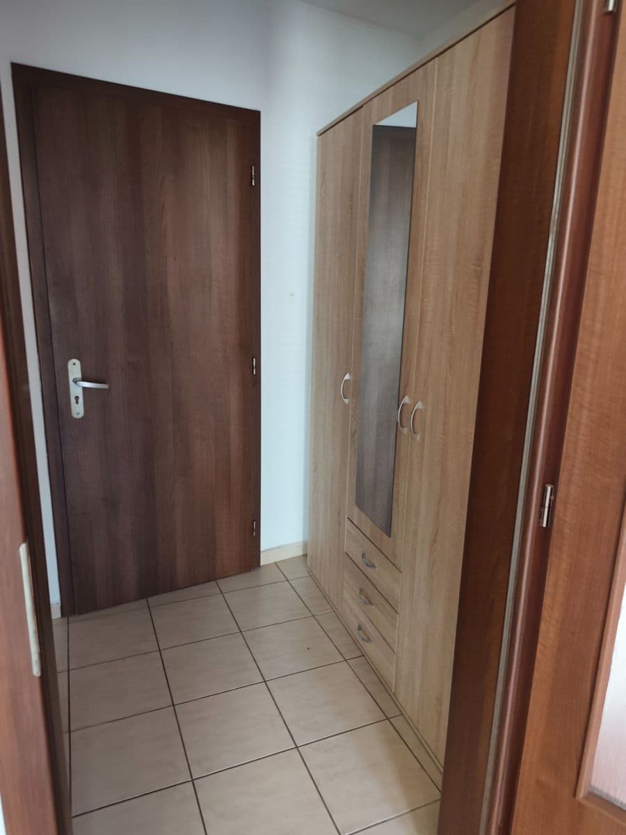 Pronájem bytu 1+kk 36 m², Resselovo náměstí, Chrudim, Pardubický kraj Pronájem bytu 1+kk 36 m², Resselovo náměstí, Chrudim, Pardubický kraj