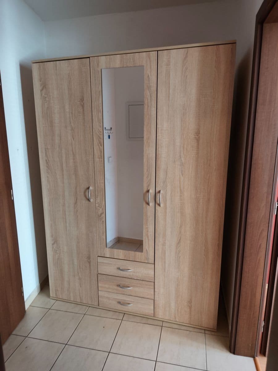 Pronájem bytu 1+kk 36 m², Resselovo náměstí, Chrudim, Pardubický kraj Pronájem bytu 1+kk 36 m², Resselovo náměstí, Chrudim, Pardubický kraj