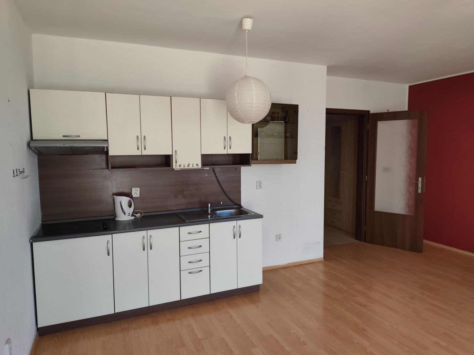 Pronájem bytu 1+kk 36 m², Resselovo náměstí, Chrudim, Pardubický kraj Pronájem bytu 1+kk 36 m², Resselovo náměstí, Chrudim, Pardubický kraj