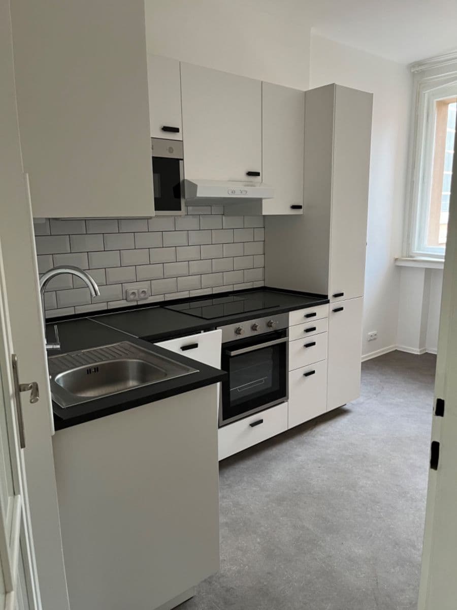 Pronájem bytu 1+1 40 m², Puškinovo náměstí, Praha, Praha Pronájem bytu 1+1 40 m², Puškinovo náměstí, Praha, Praha
