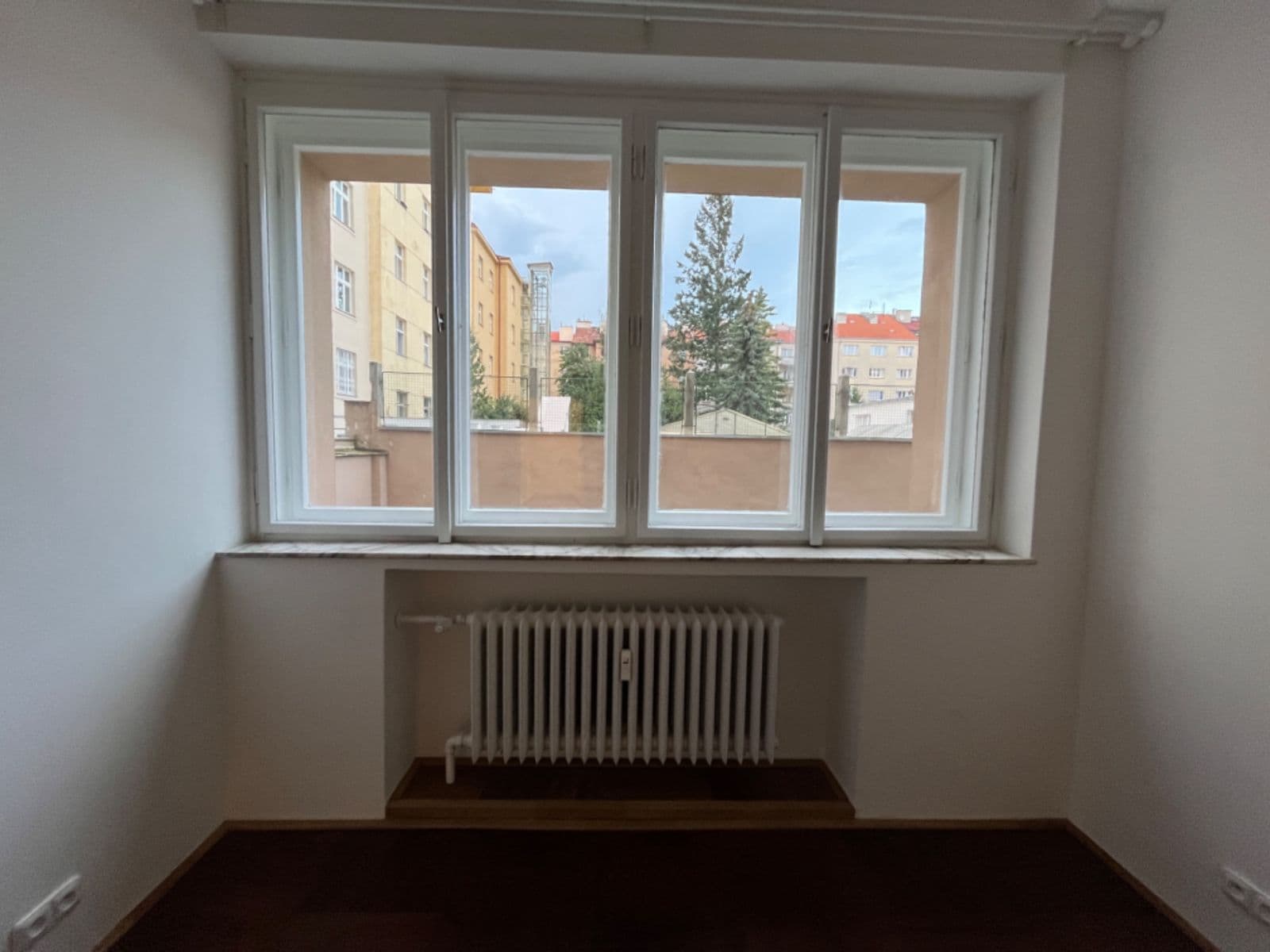 Pronájem bytu 1+1 40 m², Puškinovo náměstí, Praha, Praha Pronájem bytu 1+1 40 m², Puškinovo náměstí, Praha, Praha