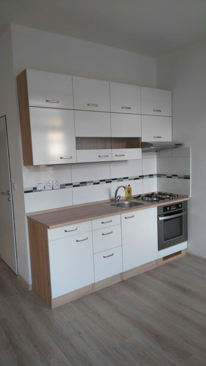 Pronájem bytu 1+kk 22 m², Chlumova, Jihlava, Kraj Vysočina Pronájem bytu 1+kk 22 m², Chlumova, Jihlava, Kraj Vysočina