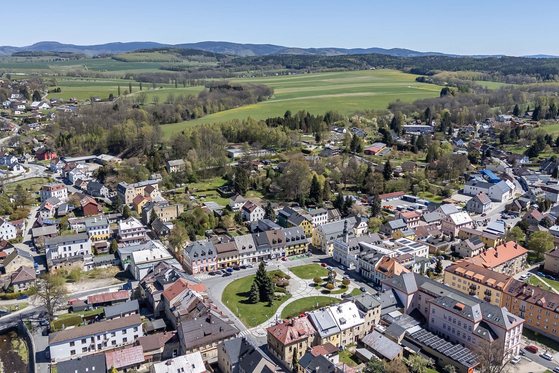 Prodej domu 464 m², pozemek 609 m², náměstí 1. máje, Chrastava, Liberecký kraj Prodej domu 464 m², pozemek 609 m², náměstí 1. máje, Chrastava, Liberecký kraj