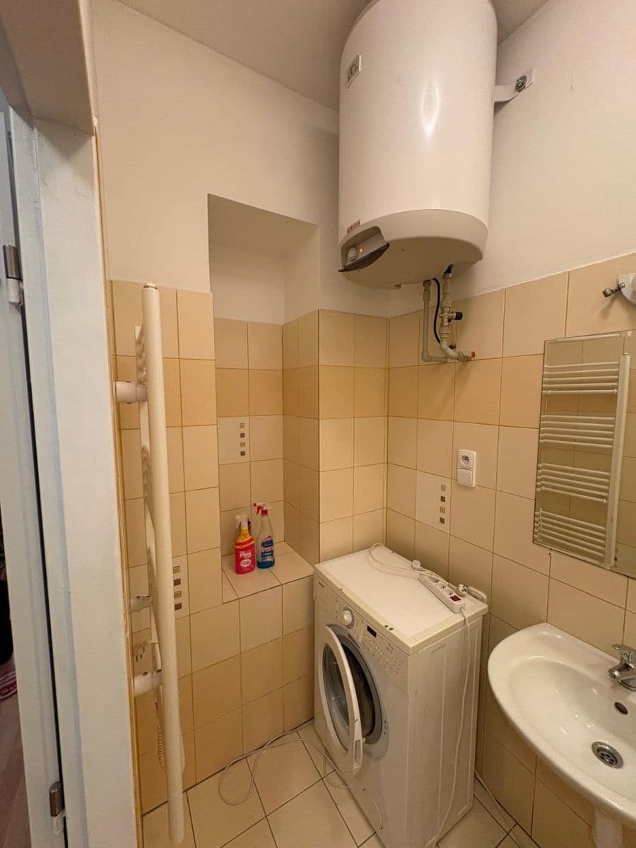 Pronájem bytu 2+1 80 m², Na Kovárně, Praha, Praha Pronájem bytu 2+1 80 m², Na Kovárně, Praha, Praha