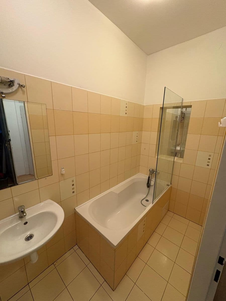 Pronájem bytu 2+1 80 m², Na Kovárně, Praha, Praha Pronájem bytu 2+1 80 m², Na Kovárně, Praha, Praha