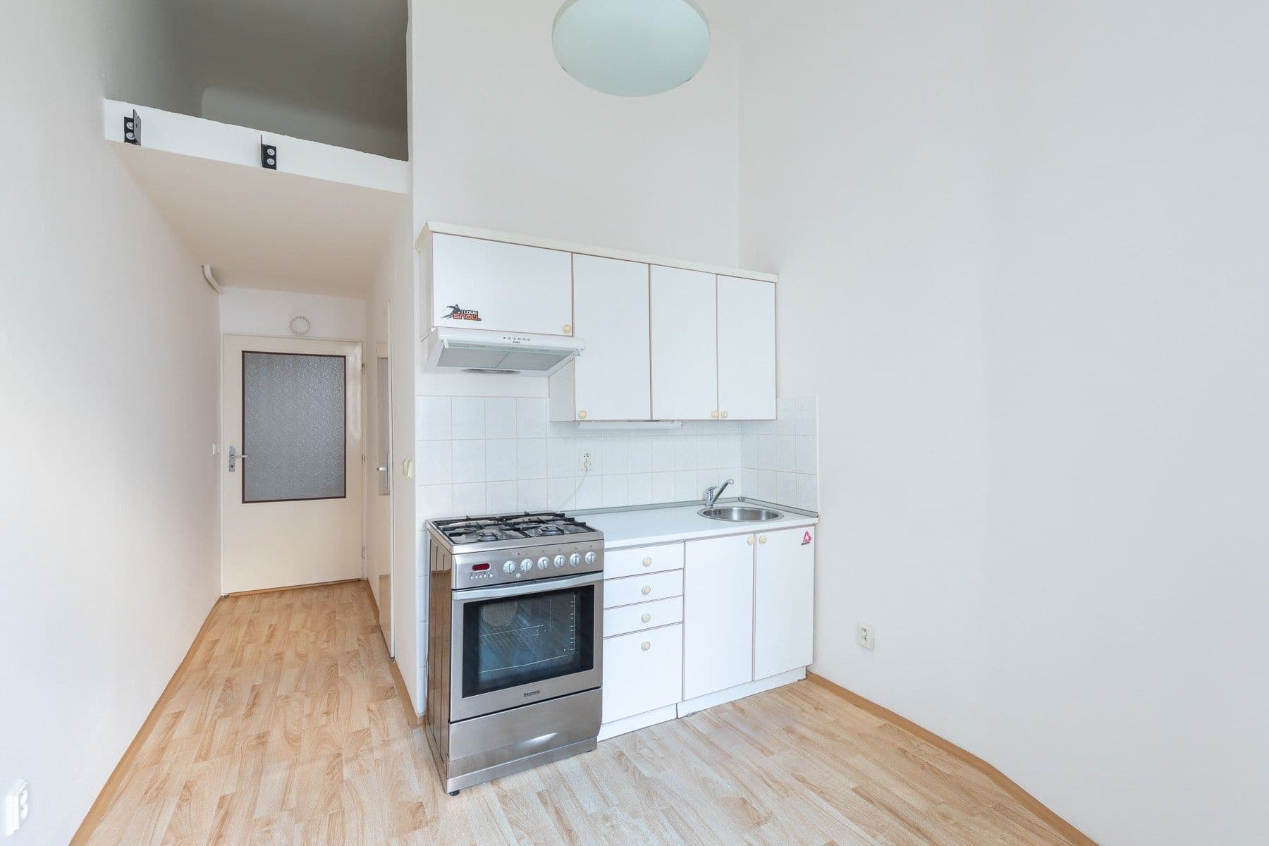 Pronájem bytu 1+1 40 m², Mahenova, Praha, Praha Pronájem bytu 1+1 40 m², Mahenova, Praha, Praha