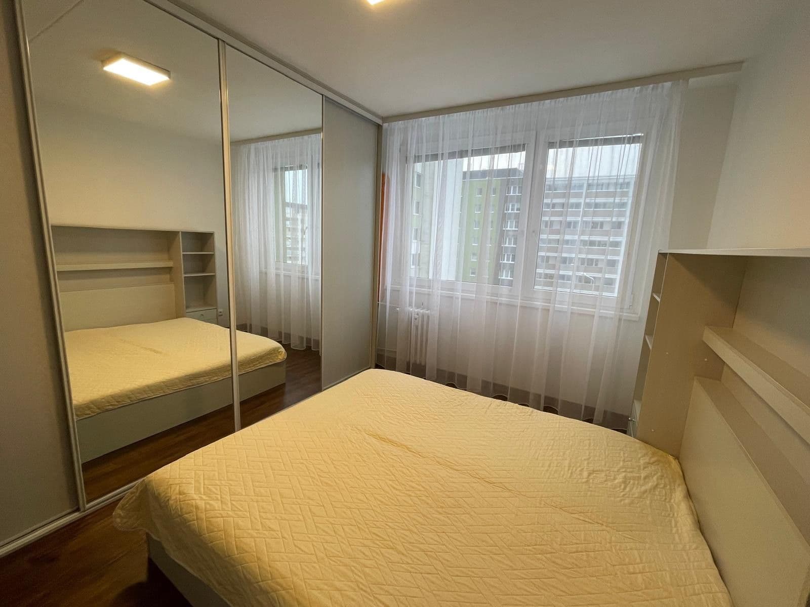 Pronájem bytu 3+kk 82 m², Jeseniova, Praha, Praha Pronájem bytu 3+kk 82 m², Jeseniova, Praha, Praha