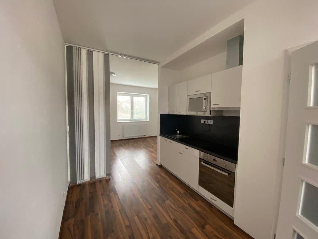 Pronájem bytu 1+kk 36 m², Masarykovo náměstí, Mnichovice, Středočeský kraj Pronájem bytu 1+kk 36 m², Masarykovo náměstí, Mnichovice, Středočeský kraj