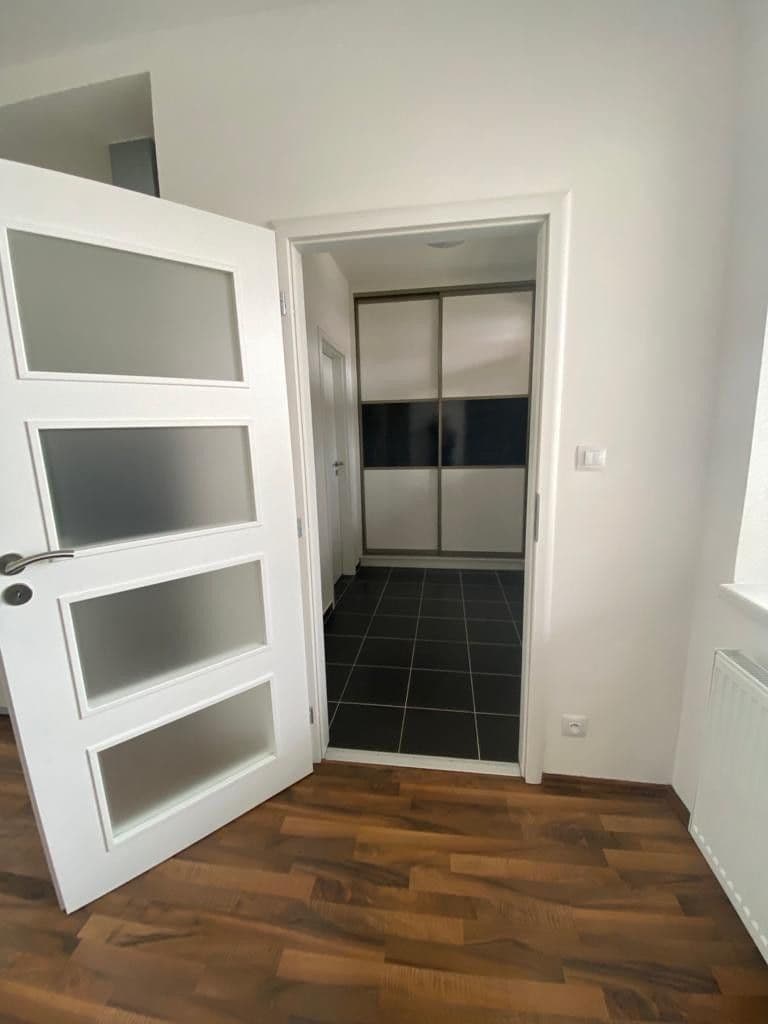 Pronájem bytu 1+kk 36 m², Masarykovo náměstí, Mnichovice, Středočeský kraj Pronájem bytu 1+kk 36 m², Masarykovo náměstí, Mnichovice, Středočeský kraj