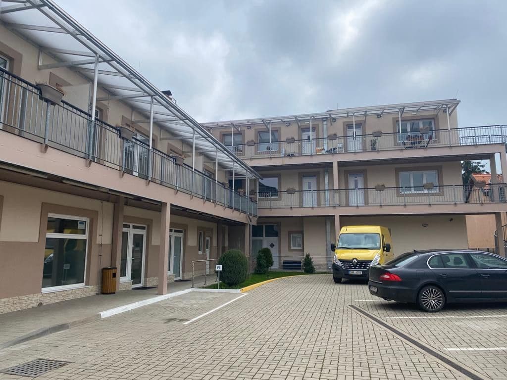Pronájem bytu 1+kk 36 m², Masarykovo náměstí, Mnichovice, Středočeský kraj Pronájem bytu 1+kk 36 m², Masarykovo náměstí, Mnichovice, Středočeský kraj