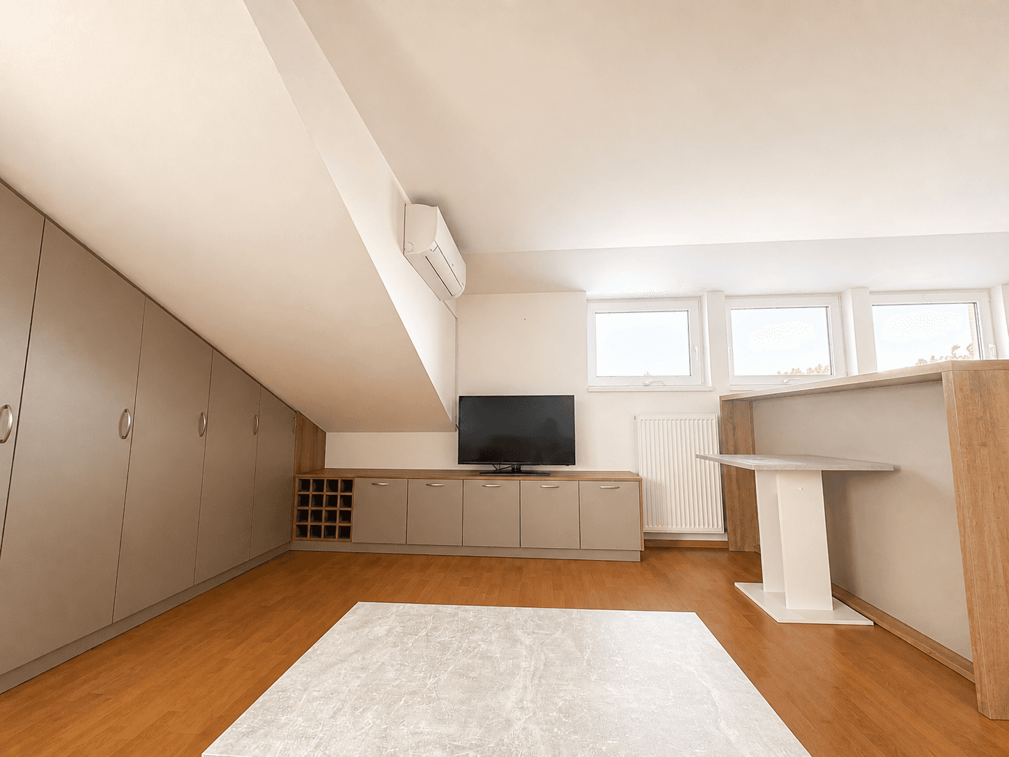 Pronájem bytu 2+kk 47 m², Unhošťská, Hostivice, Středočeský kraj Pronájem bytu 2+kk 47 m², Unhošťská, Hostivice, Středočeský kraj