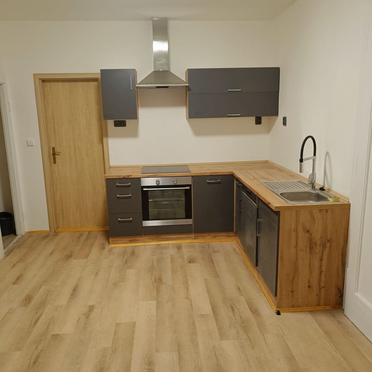 Pronájem bytu 3+kk 79 m², Karlovo náměstí, Praha, Praha Pronájem bytu 3+kk 79 m², Karlovo náměstí, Praha, Praha