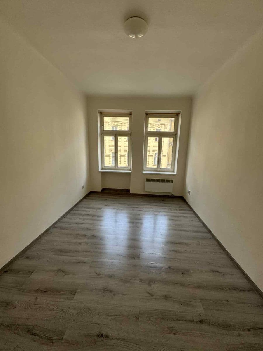 Pronájem bytu 1+1 28 m², Husitská, Praha, Praha Pronájem bytu 1+1 28 m², Husitská, Praha, Praha