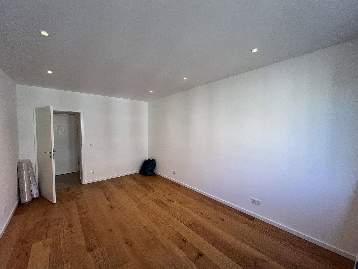Prodej bytu 3+1 58 m², Düsseldorf, Severní Porýní-Vestfálsko Prodej bytu 3+1 58 m², Düsseldorf, Severní Porýní-Vestfálsko
