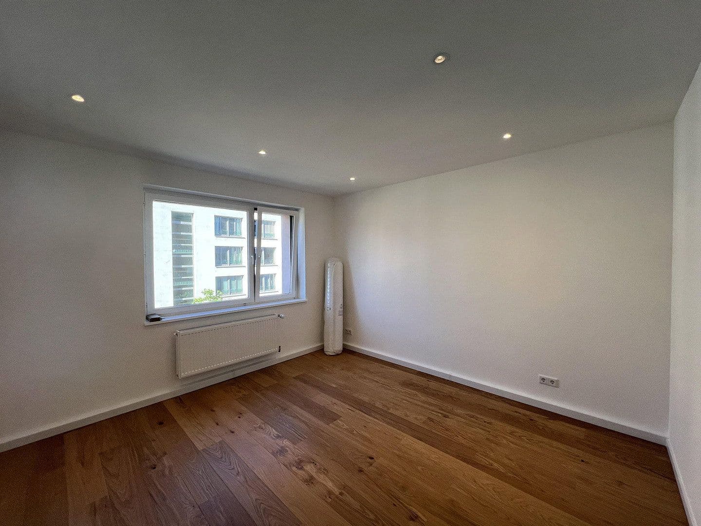Prodej bytu 3+1 58 m², Düsseldorf, Severní Porýní-Vestfálsko Prodej bytu 3+1 58 m², Düsseldorf, Severní Porýní-Vestfálsko