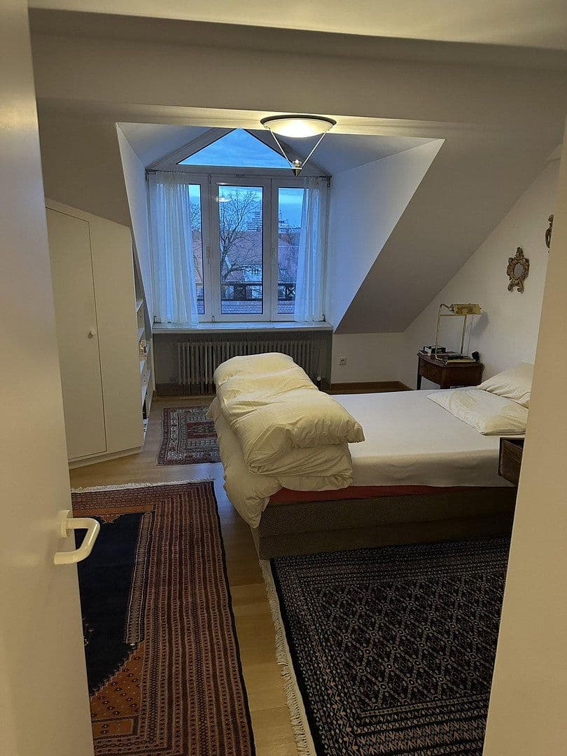Pronájem bytu 2+1 89 m², Simmernstraße 12, München, Bavorsko Pronájem bytu 2+1 89 m², Simmernstraße 12, München, Bavorsko