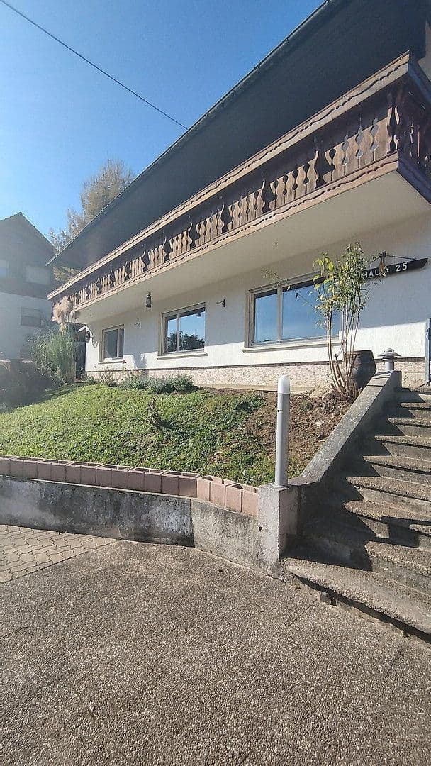 Prodej domu 338 m², pozemek 862 m², Johanniterstraße 25, Kandern, Bádensko-Württembersko Prodej domu 338 m², pozemek 862 m², Johanniterstraße 25, Kandern, Bádensko-Württembersko