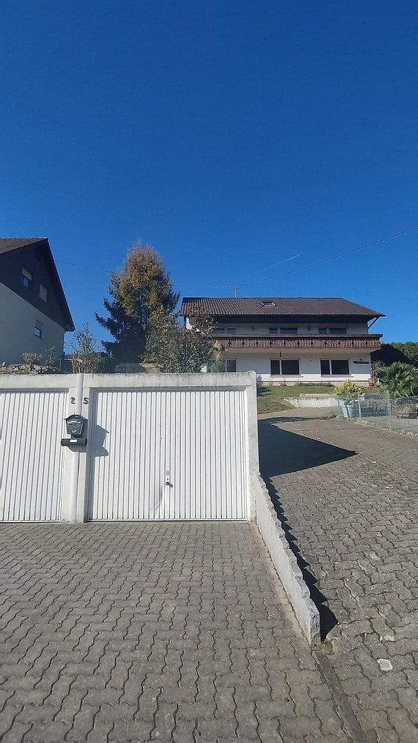 Prodej domu 338 m², pozemek 862 m², Johanniterstraße 25, Kandern, Bádensko-Württembersko Prodej domu 338 m², pozemek 862 m², Johanniterstraße 25, Kandern, Bádensko-Württembersko